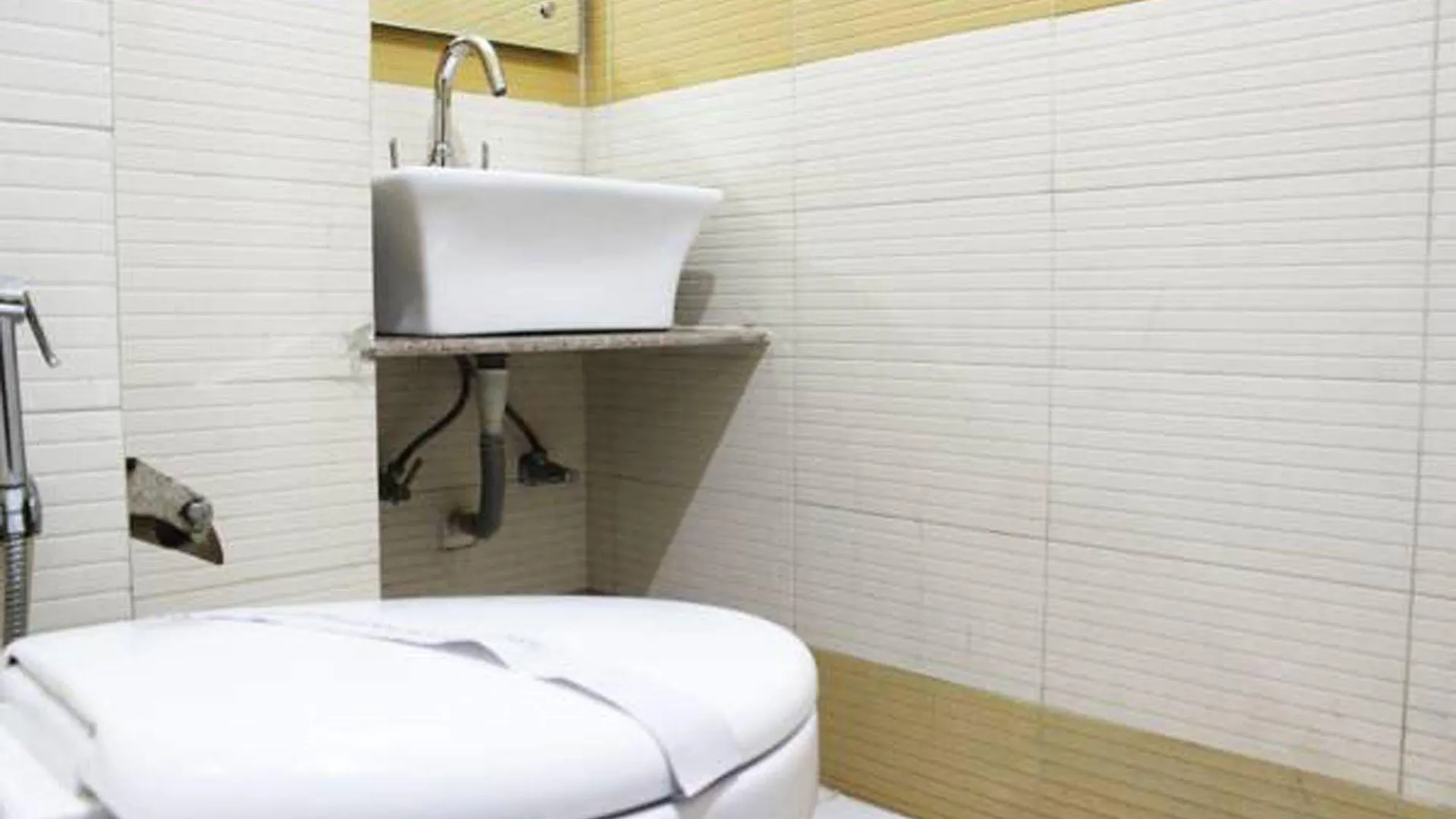 Hotel Taj Galaxy Agra   Agra (Uttar Pradesh)